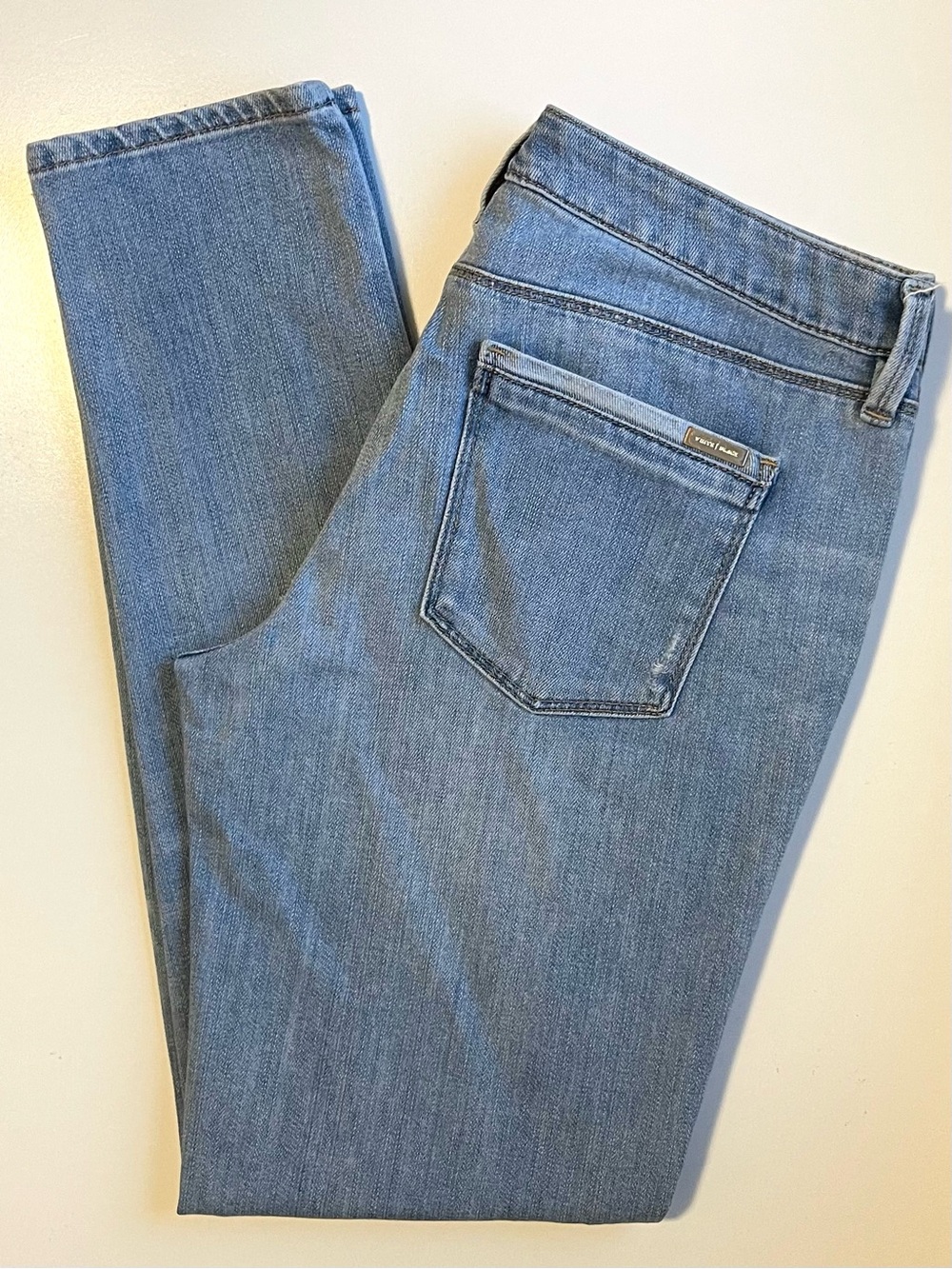 White House Black Market Girlfriend Jeans - Distressed & Light Wash - Size 4 - Picture 3 of 8